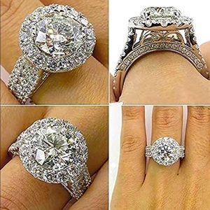 💎18k Gold Diamond Ring 3 Carat Stone Center💎